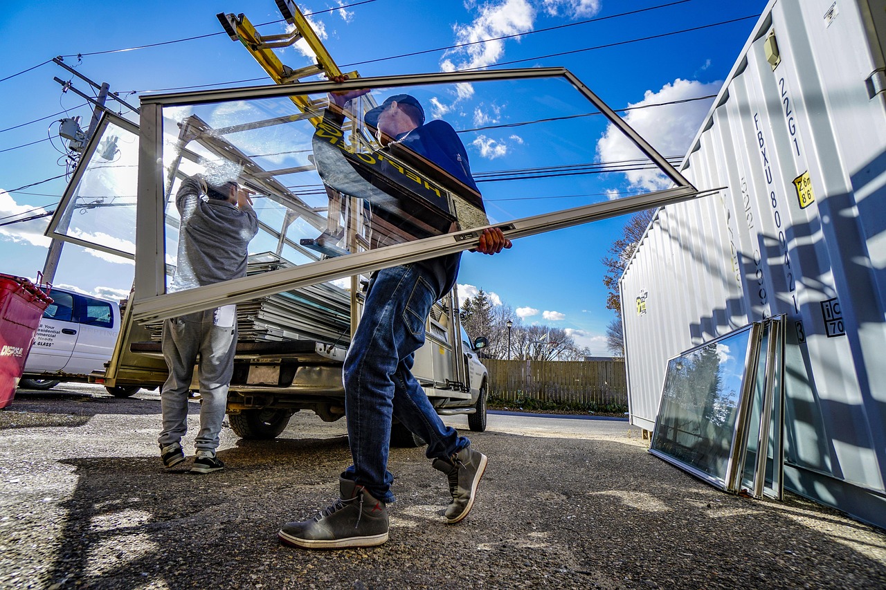 installation de film pour fenêtres : améliorez la protection solaire, la confidentialité et l'efficacité énergétique de vos vitrages avec notre service professionnel.