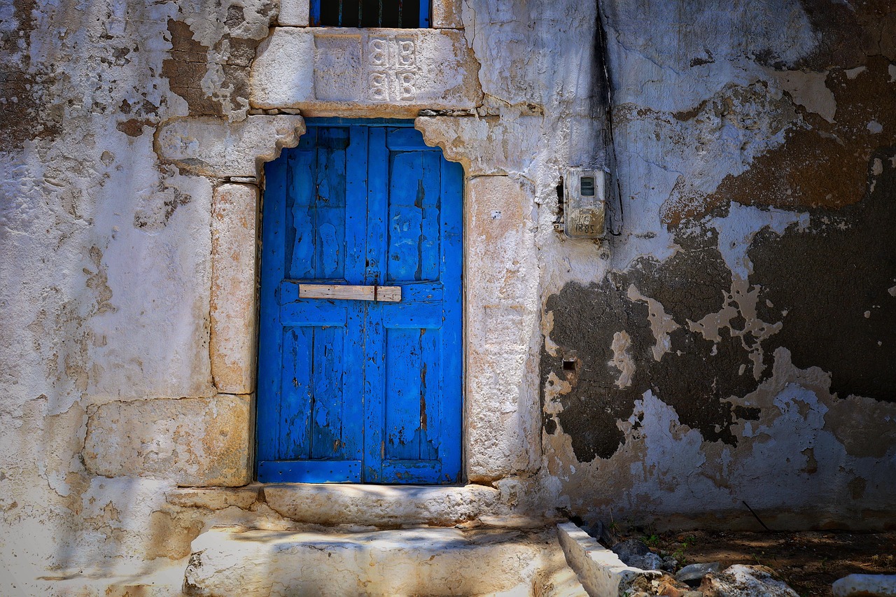 Réparer une porte qui grince ou qui ne ferme plus correctement service de réparation de portes rapide et fiable pour tous types de portes. experts qualifiés, interventions à domicile, satisfaction garantie.